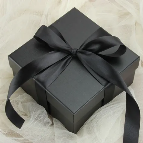 black gift boxes 
